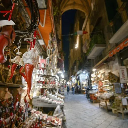 Grande & Favoloso Vicino Il Museo Madre Neapel