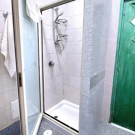 Grande & Favoloso Vicino Il Museo Madre