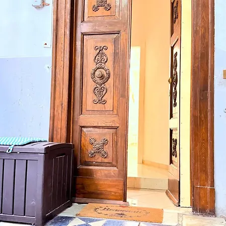 Grande & Favoloso Vicino Il Museo Madre * Neapel