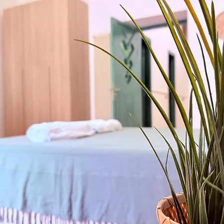 Grande & Favoloso Vicino Il Museo Madre Lägenhet